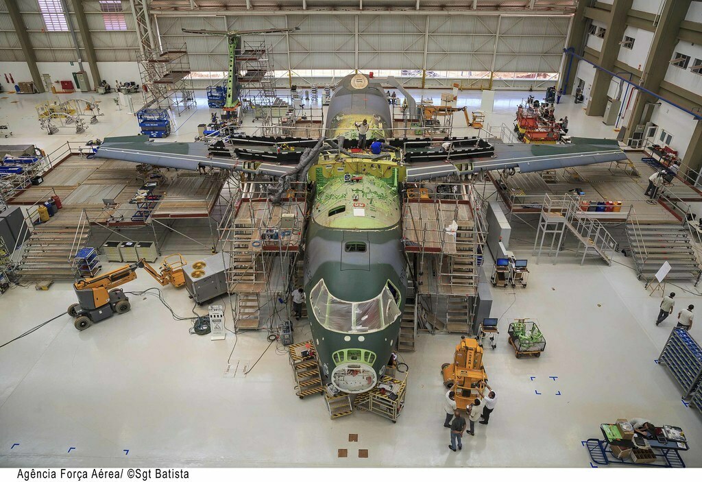 Linha de montagem do KC-390
Foto: Bruno Batista / Força Aérea Brasileira