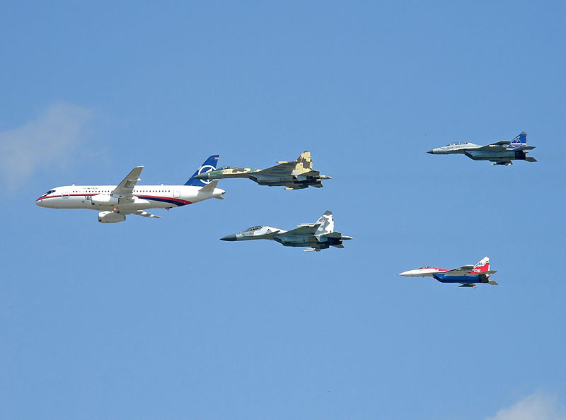 Um Sukhoi SSJ-100 acompanhado de um MiG-35, um MiG-29, um Su-35M e um Su-30MKM
Foto: Dmitry Terekhov