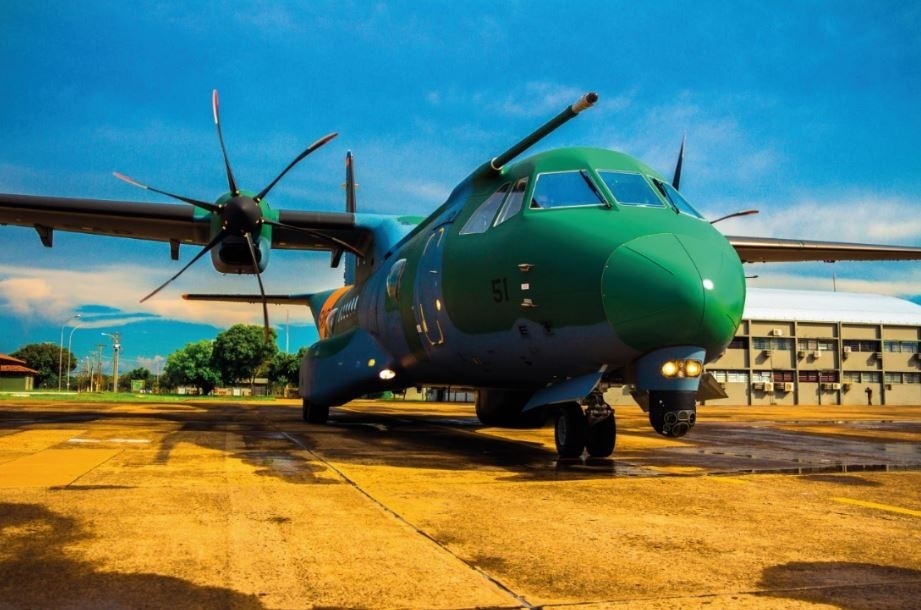 SC-105, com destaque para probe de reabastecimento em voo, a torreta dos sensores óticos e o radar
Foto: Força Aérea Brasileira