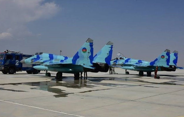 MiG-29 e F-16 treinam juntos sobre a Turquia