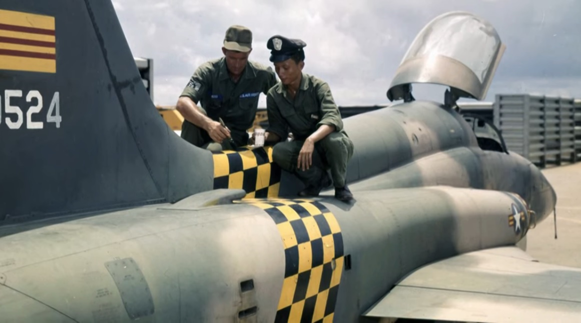 O dia em que um piloto de F-5E desertou e atacou o palácio presidencial