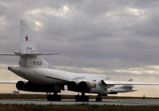Bombardeiros Tu-160 provocam quatro forças aéreas em oito horas