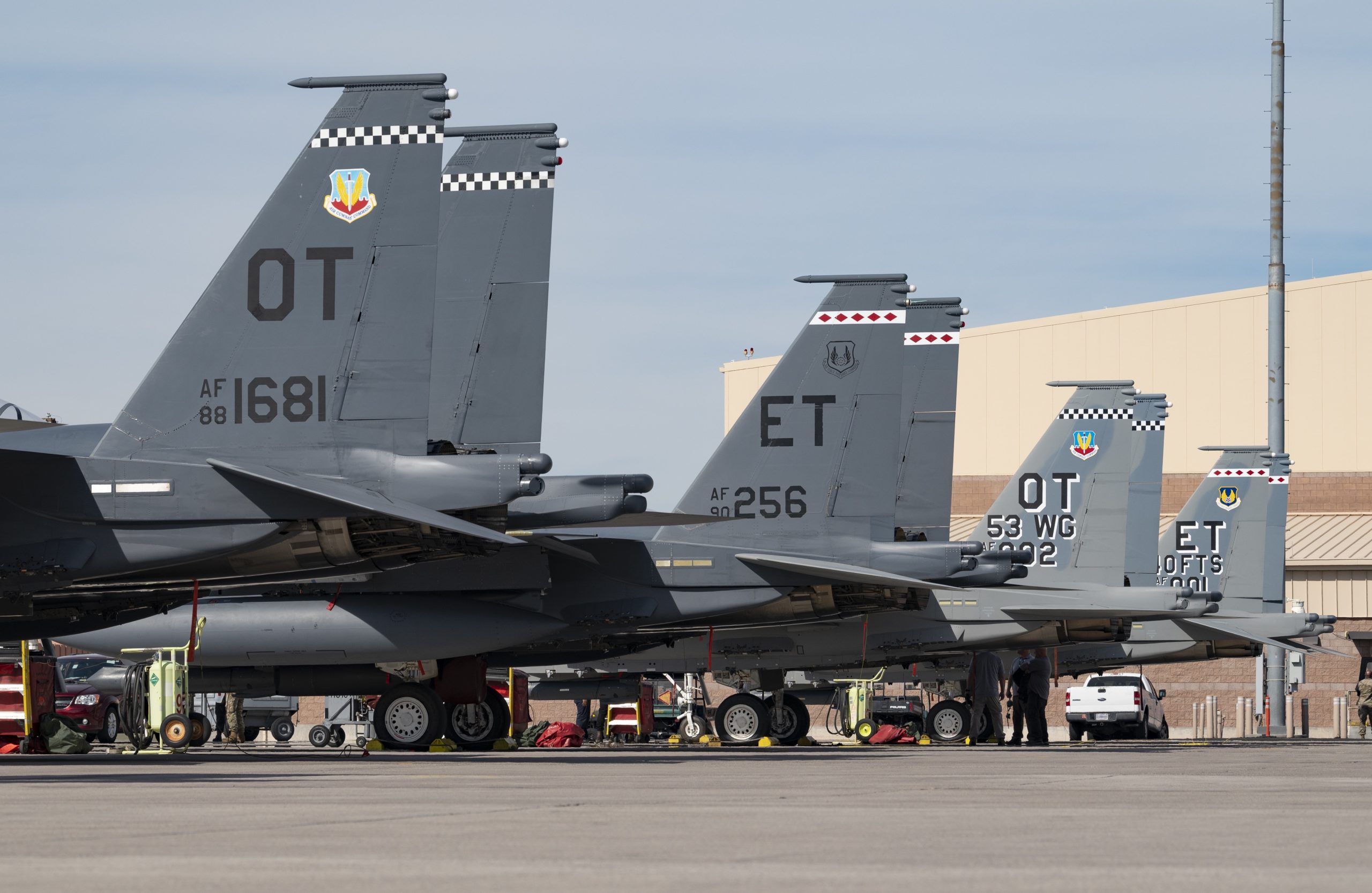 Dois F-15E (primeiro plano) ao lado de dois F-15EX durante exercícios realizados em Nellis. 
Foto: William R. Lewis / USAF