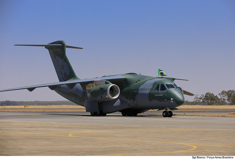 Governo quer cortar mais da metade dos KC-390, Embraer não aceita