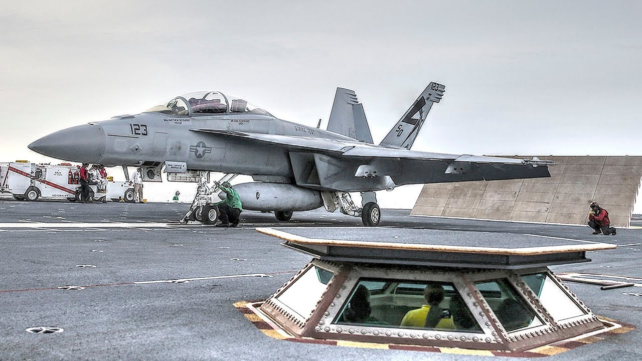 Porta-aviões custa caro: só sistema de lançamento sai por US$ 1,3 bilhão