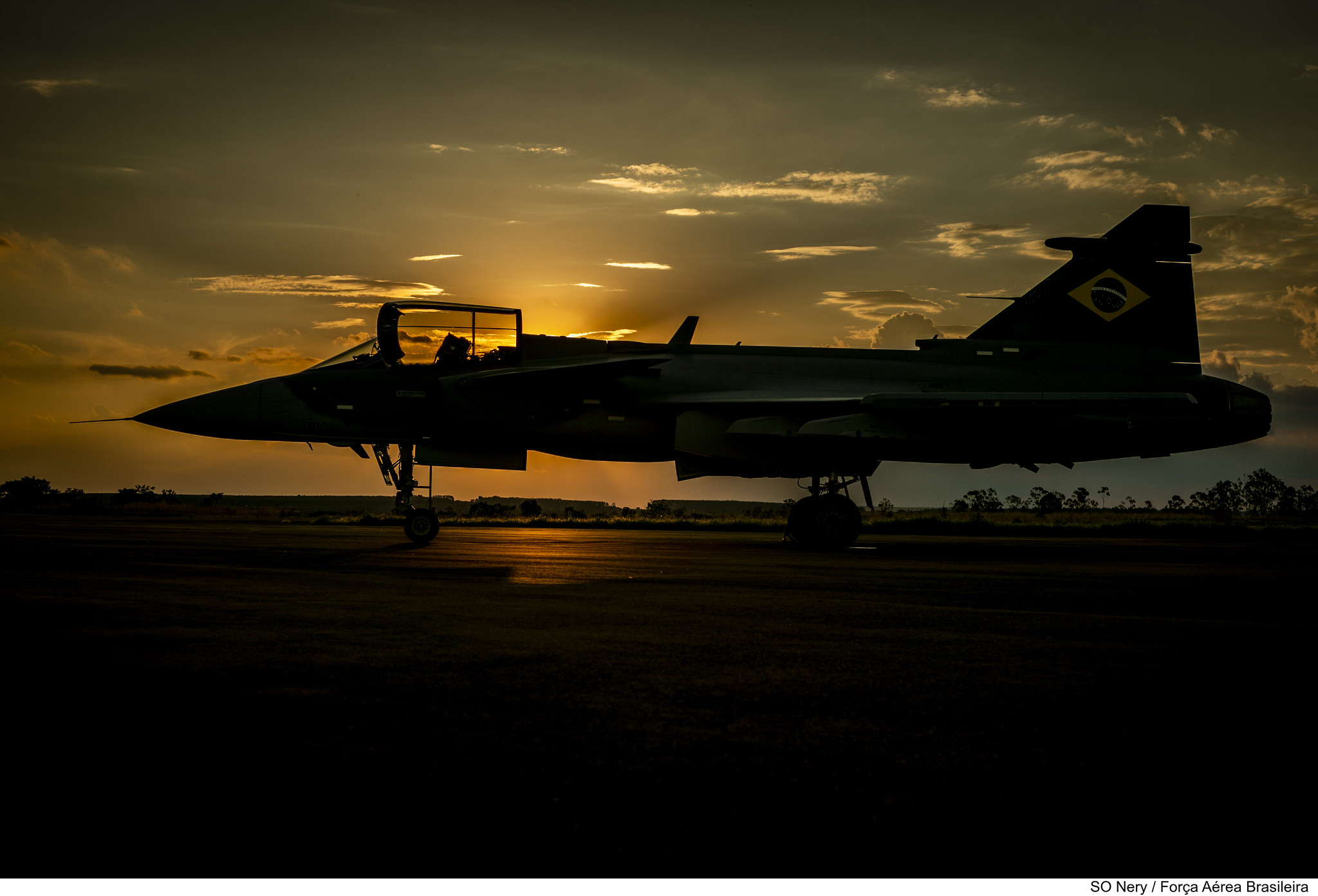 Colômbia anuncia compra de caças Gripen