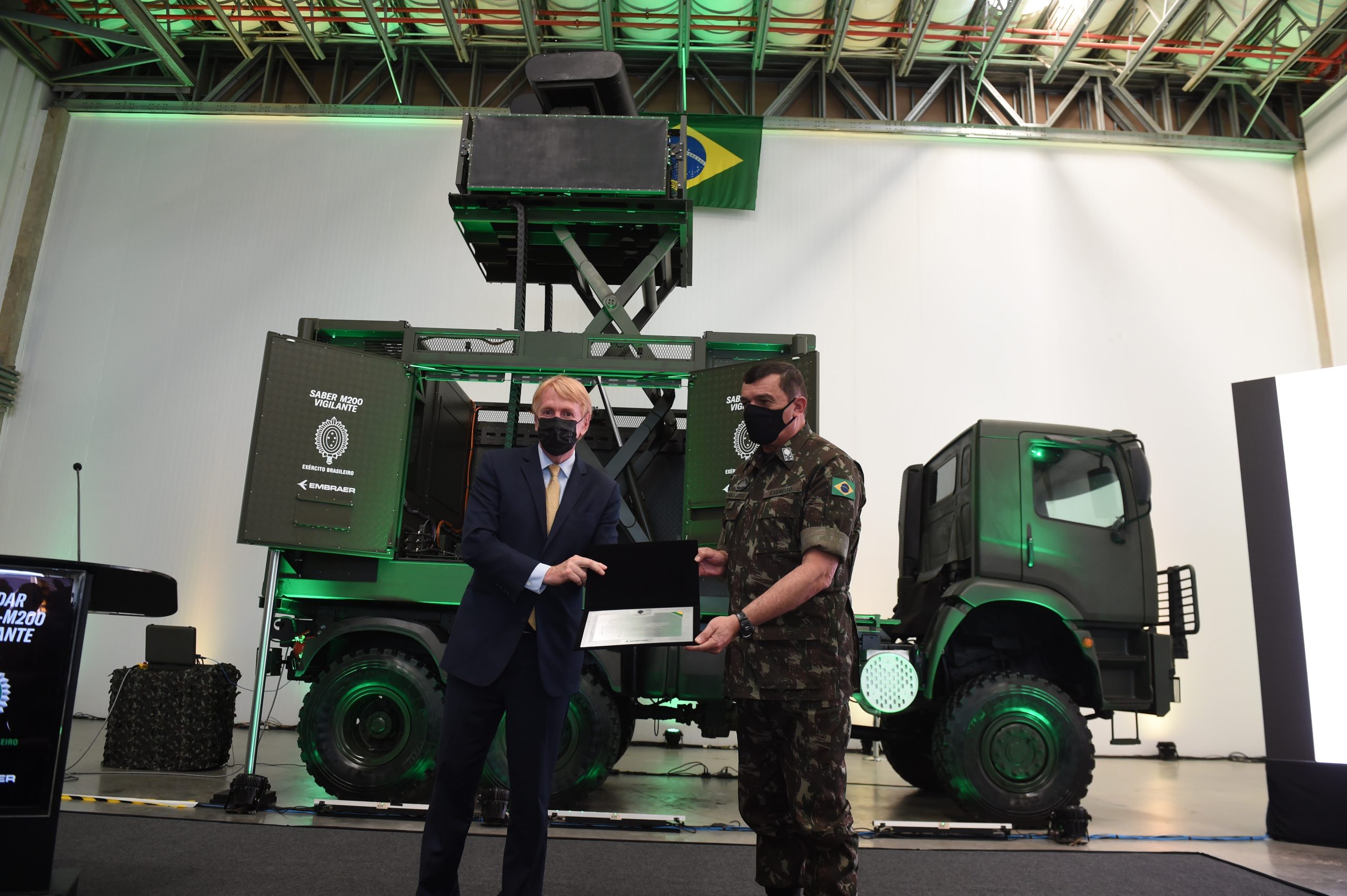 Embraer apresenta o radar brasileiro Saber M200 Vigilante