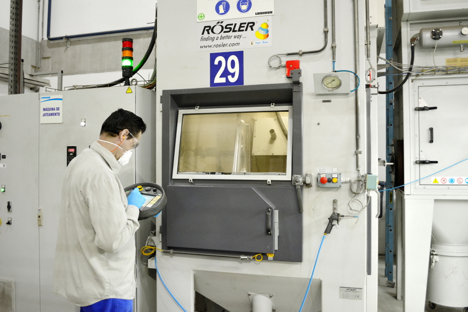 Liebherr amplia parceria com a Embraer