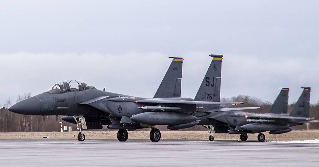 Caças F-15E atuam na defesa do Báltico.
Foto: Megan Beatty / USAF