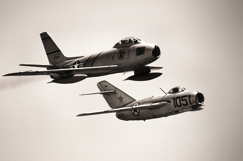 Rivais no passado, o F-86 e o MiG-15 atualmente voam juntos em shows aéreos
Foto: Tim Felce
