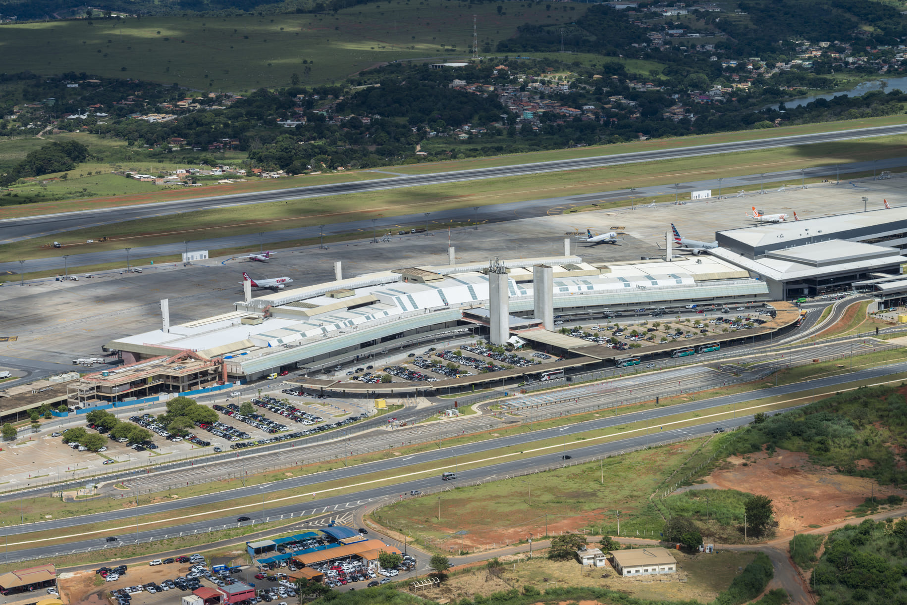 Confins, Curitiba e Florianópolis: os 3 melhores aeroportos brasileiros