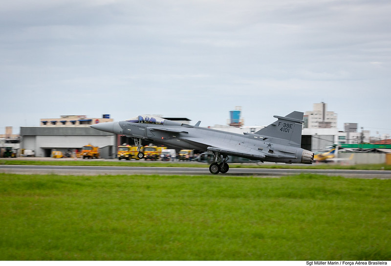 F-39E da FAB decola do Aeroporto de Navegantes. Foto: Müller Marin - Força Aérea Brasileira