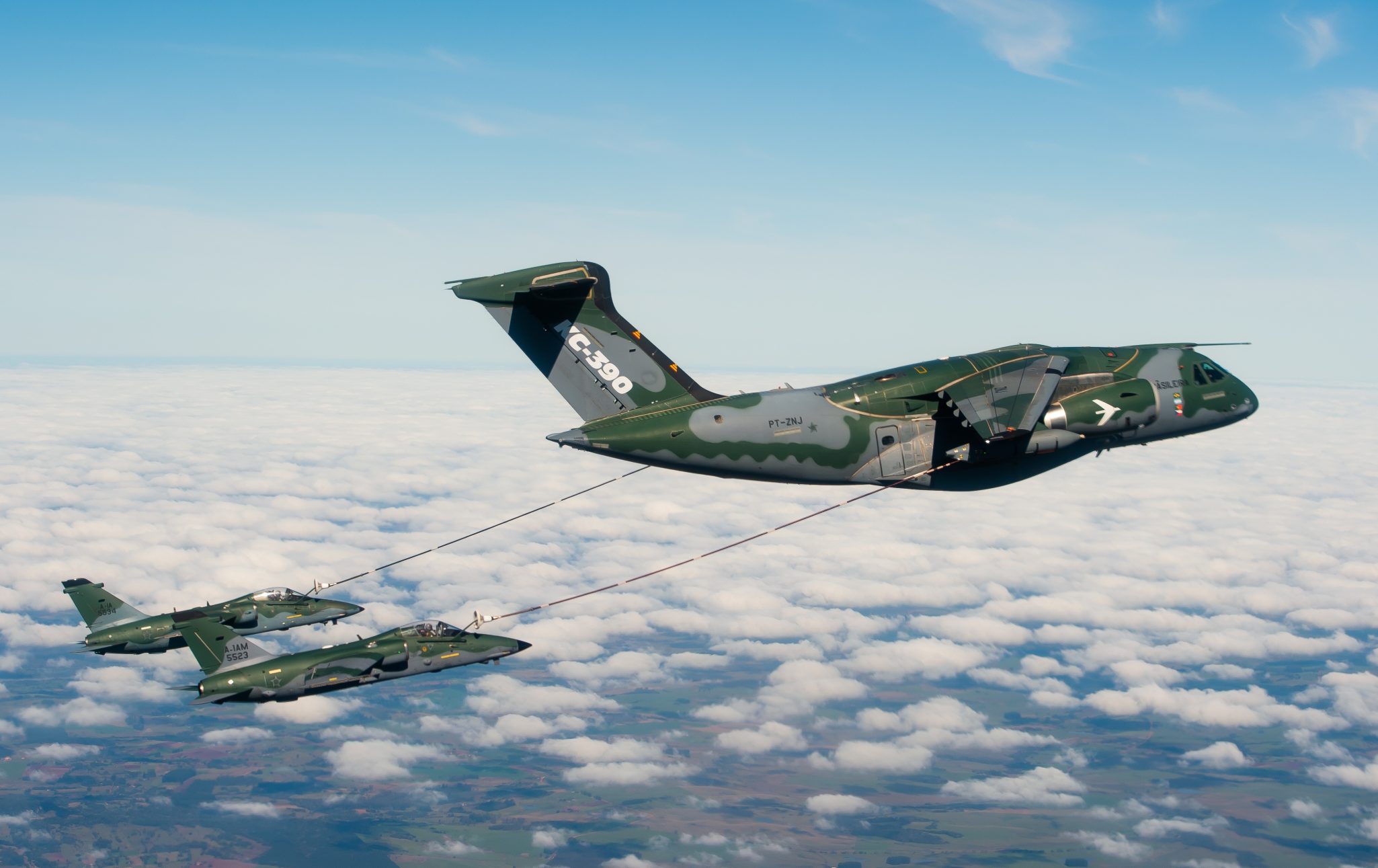 KC-390 da FAB em testes de reabastecimento em voo. Foto: Claudio Capucho - Embraer