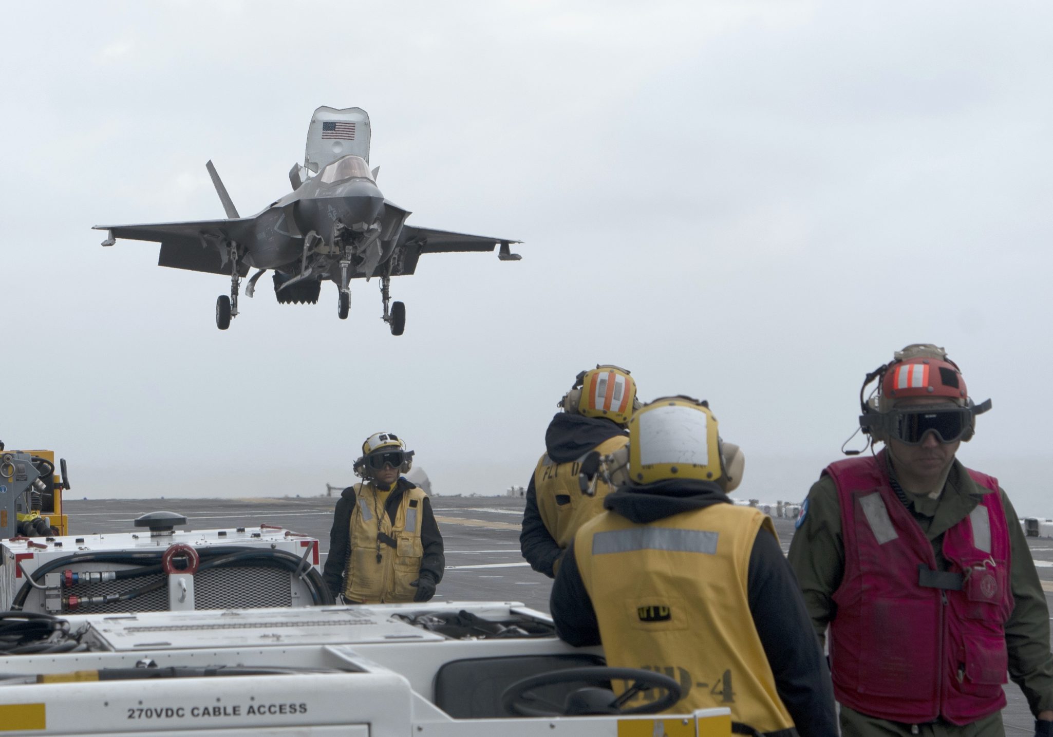 F-35B pouso a bordo do USS Tripoli. Foto: Peter Burghart - US Navy