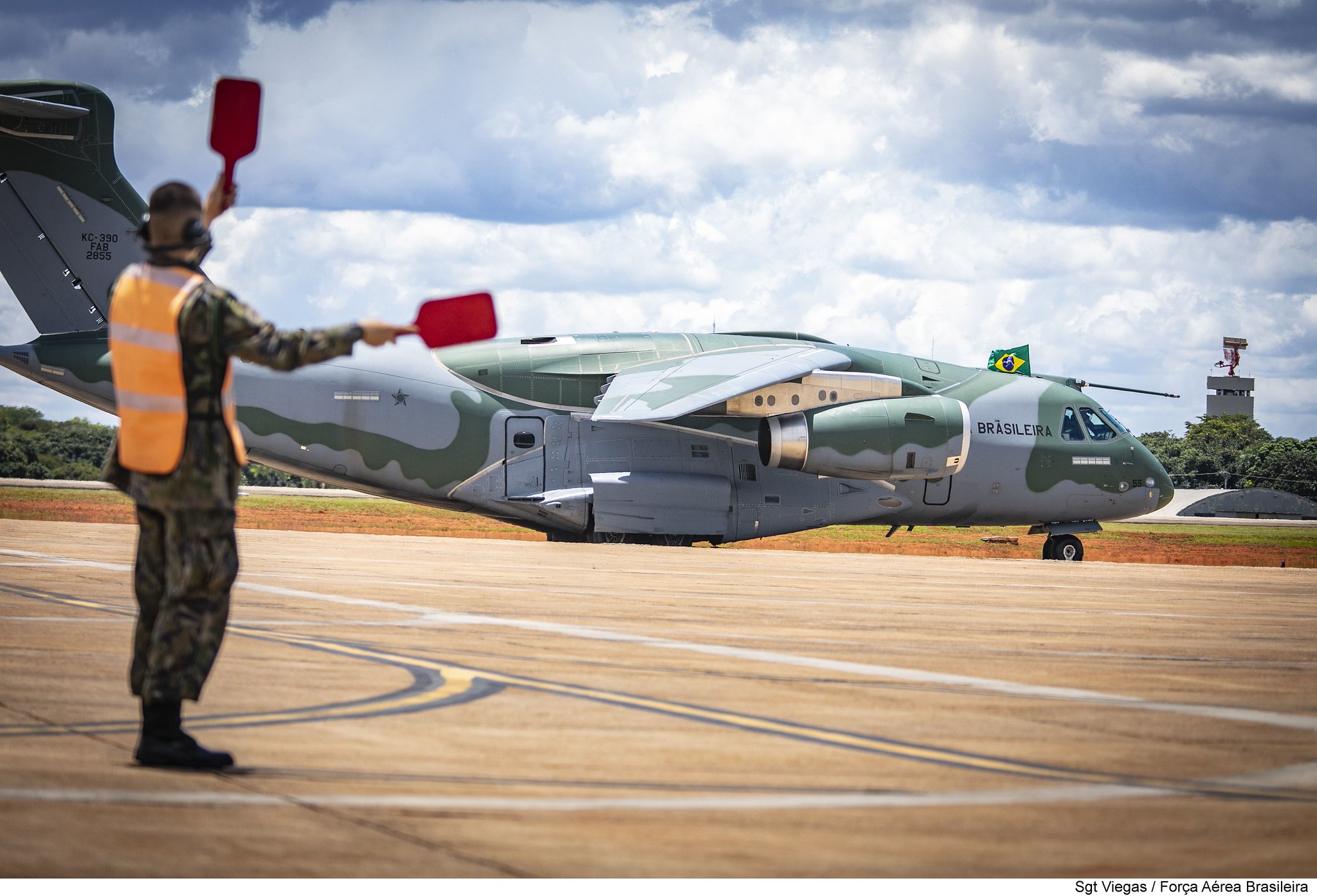 Embraer faz parceria para vender KC-390 para o Oriente Médio