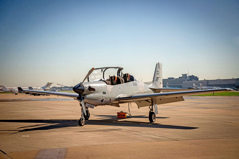 Força Aérea Argentina recebe primeiro Tucano modernizado