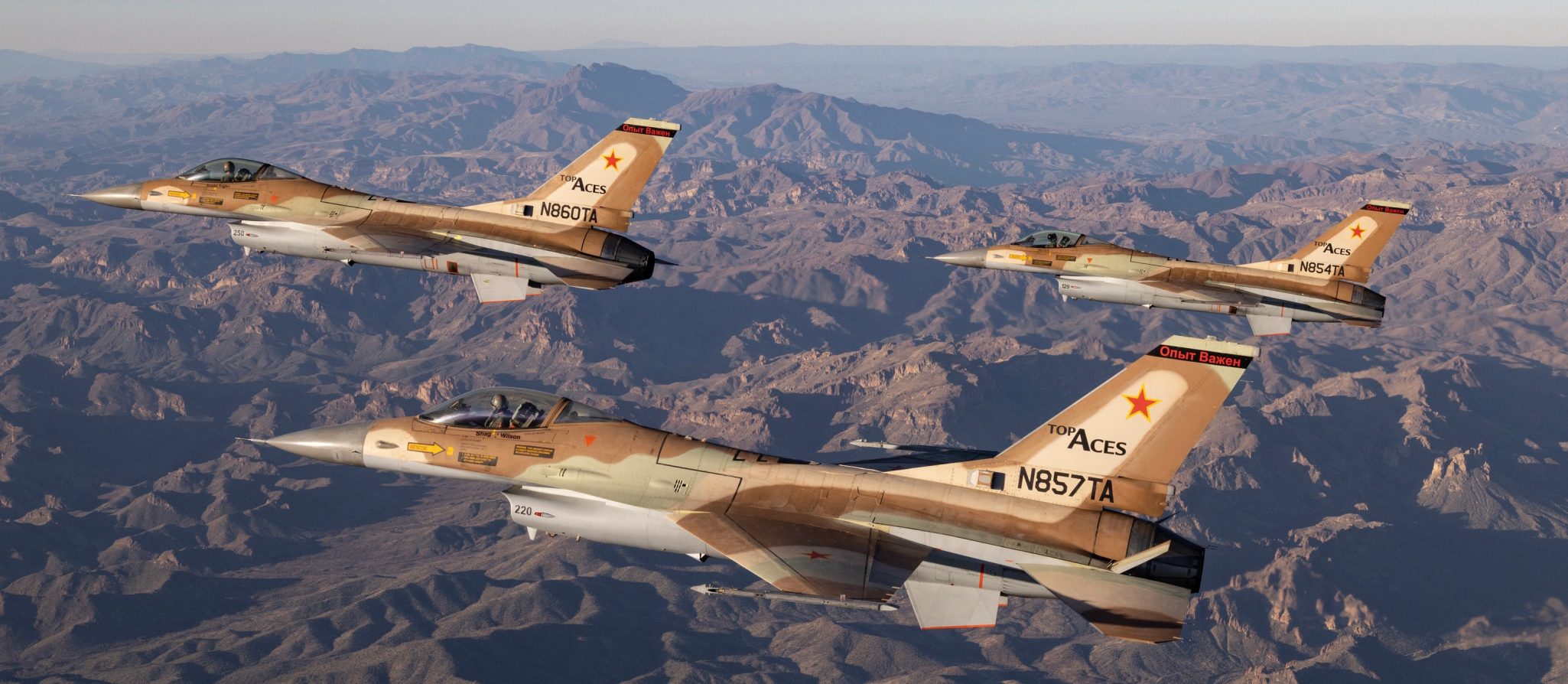 F-16 da Top Aces. Foto:  James Deboer