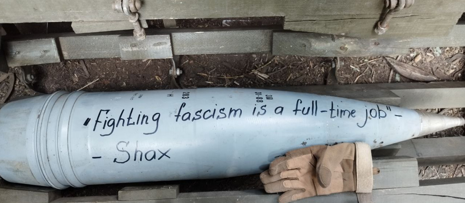 Ucranianos oferecem serviço de escrever mensagens em projéteis lançados contra alvos russos