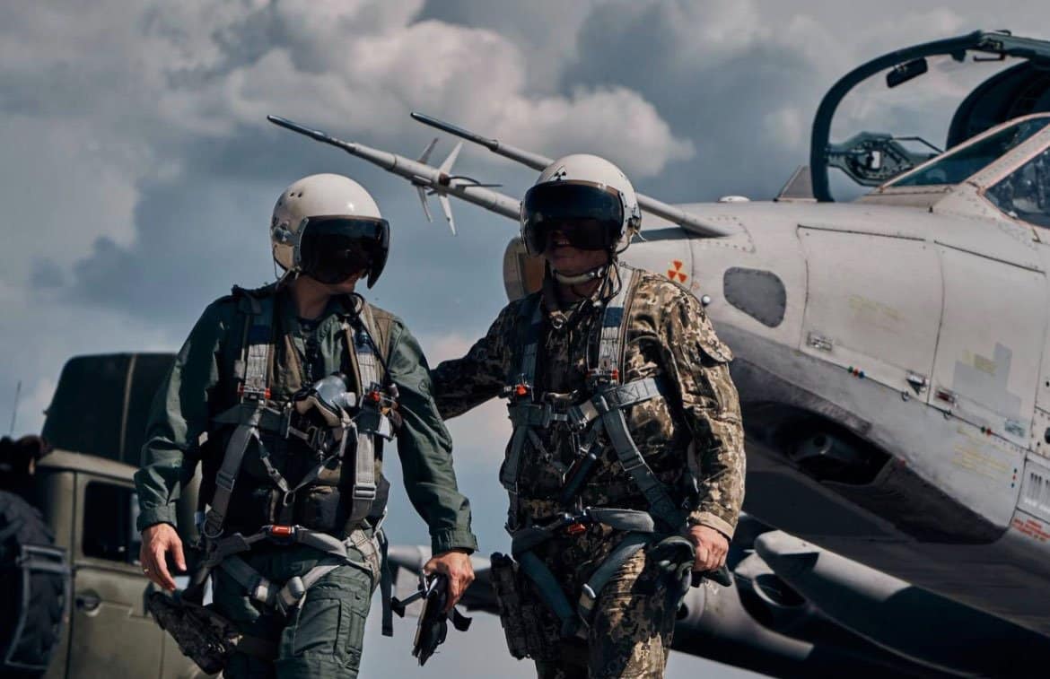 Ucrânia usa música de “Top Gun” para pedir caças