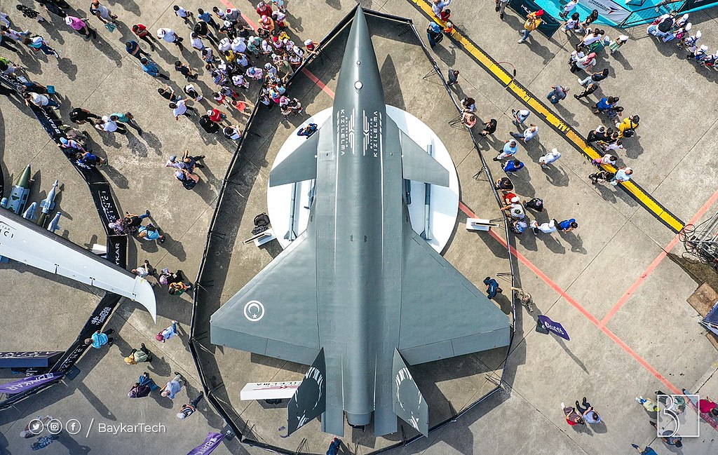 Ucrânia e Turquia testam drone para combate aéreo