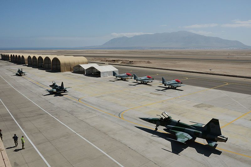 Caças F-5 da FAB chegam à Base Aérea Cerro Moreno. Foto: Fuerza Aérea de Chile