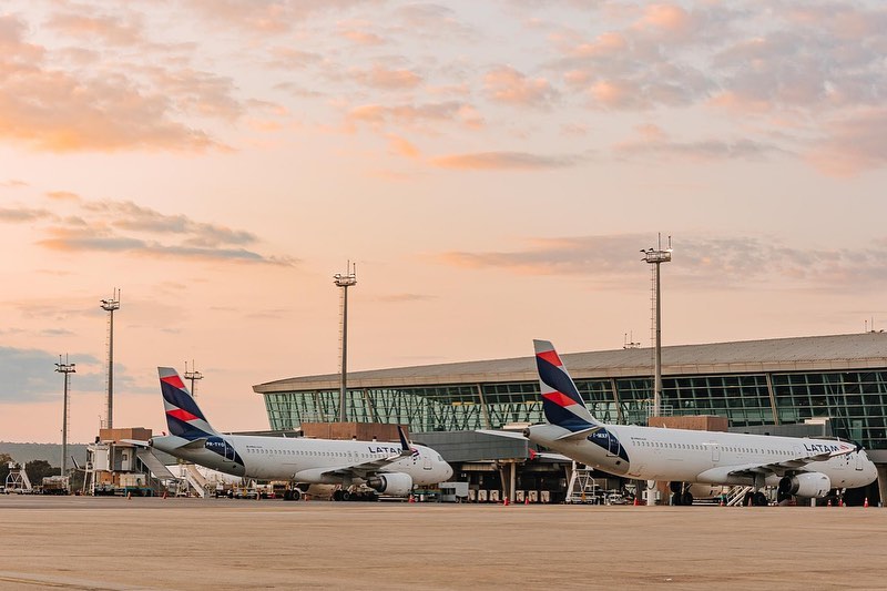 Movimentação de aviões comerciais no aeroporto de Brasília. Créditos: Aeroporto de Brasília.