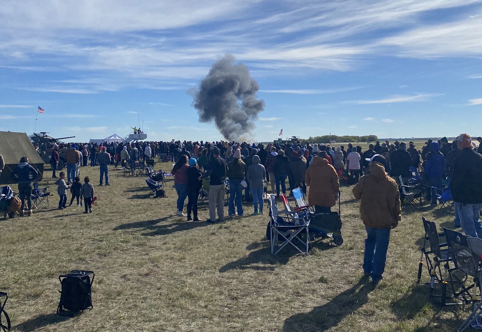 IMAGENS: B-17 e P-63 colidem em show aéreo nos EUA