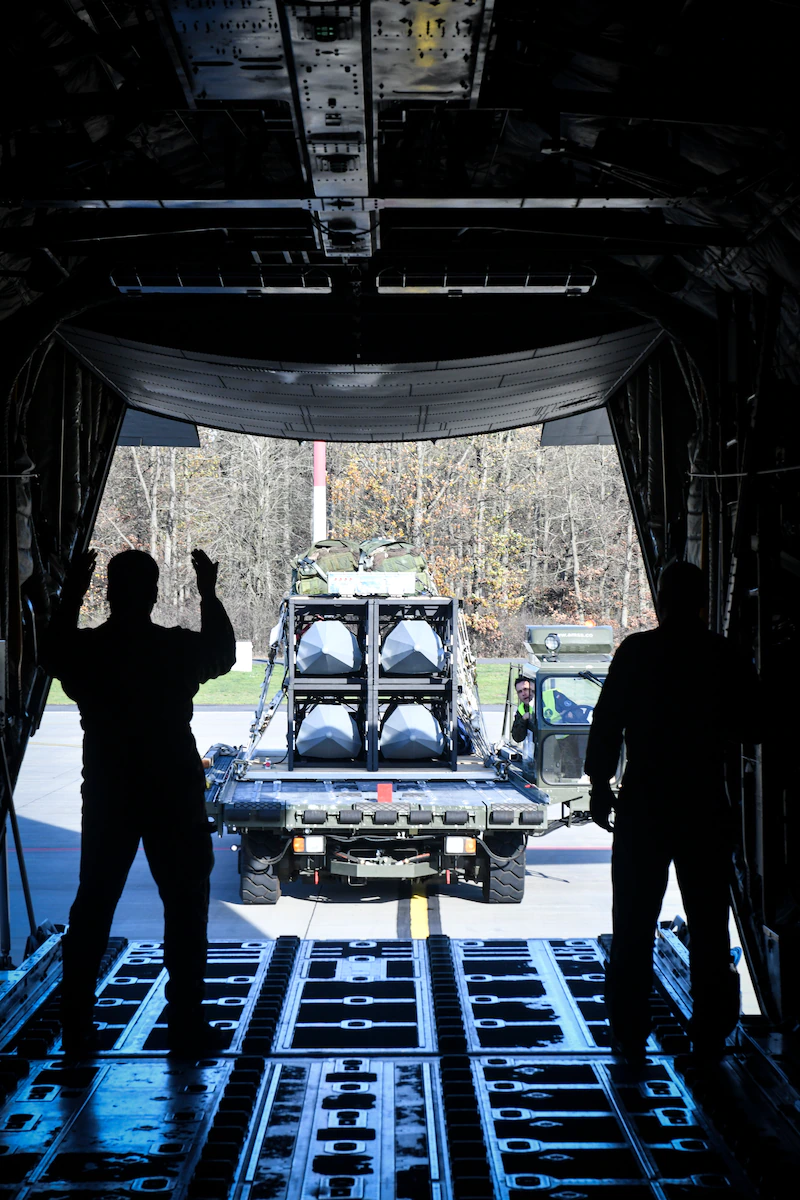 Sob olhar da Rússia, USAF testa C-130 para lançamento de mísseis de cruzeiro