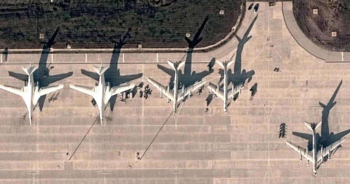 Bombardeiros estratégicos na Base Aérea de Engels