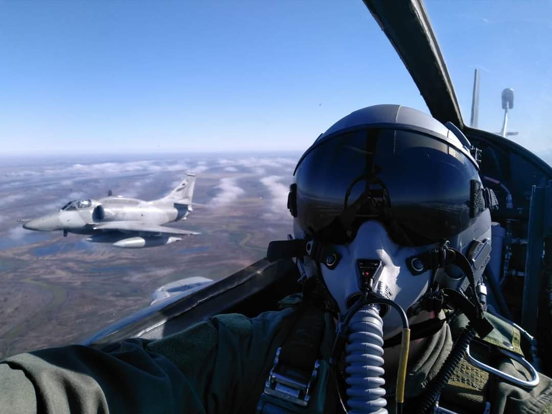 As aeronaves mais modernas em uso pela Fuerza Aérea Argentina são os já ultrapassados A-4 AR. Foto: Fuerza Aérea Argentina