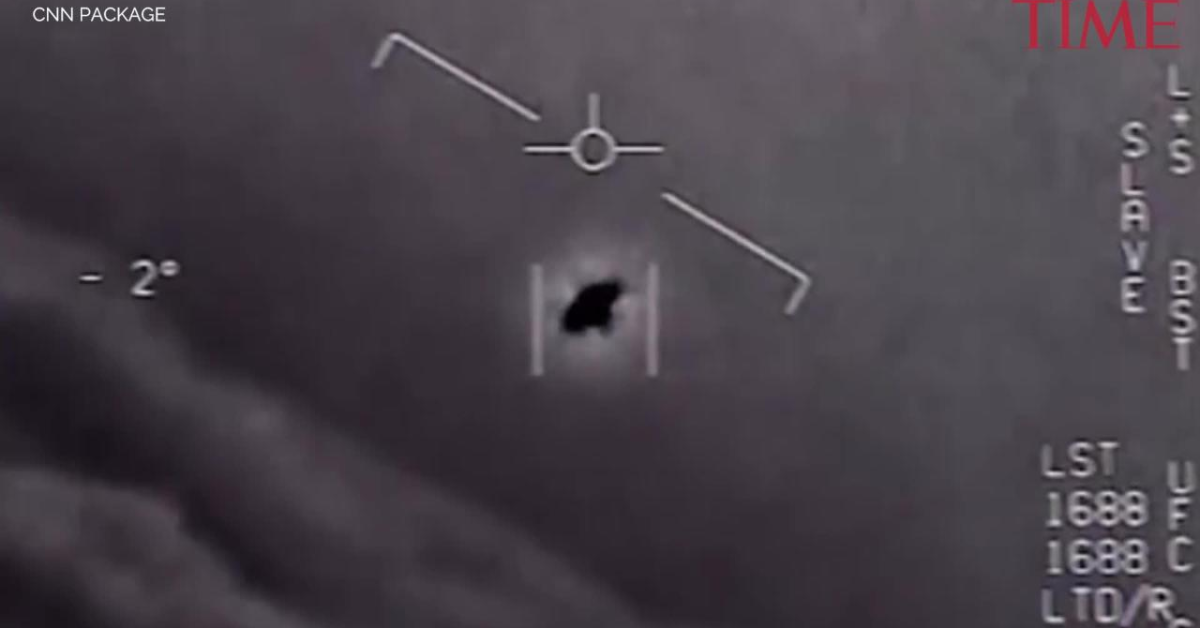 Imagem divulgada pela US Navy mostra um alvo desconhecido no HUD de um caça F-18 