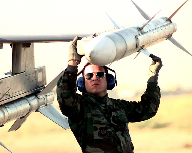 O AIM-120 AMRAAM está em operação desde 1997, tendo recebido melhoramentos, como aumento do alcance. Porém, o chinês PL-15 é apontado como superior