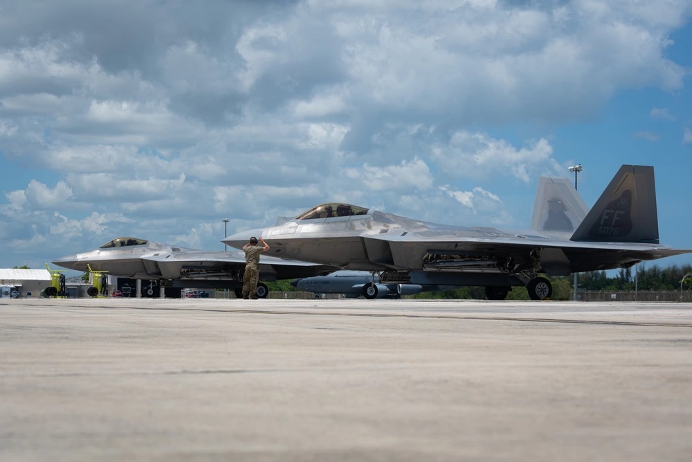 Caças F-22 em Porto Rico. Foto: Eliezer Soto 