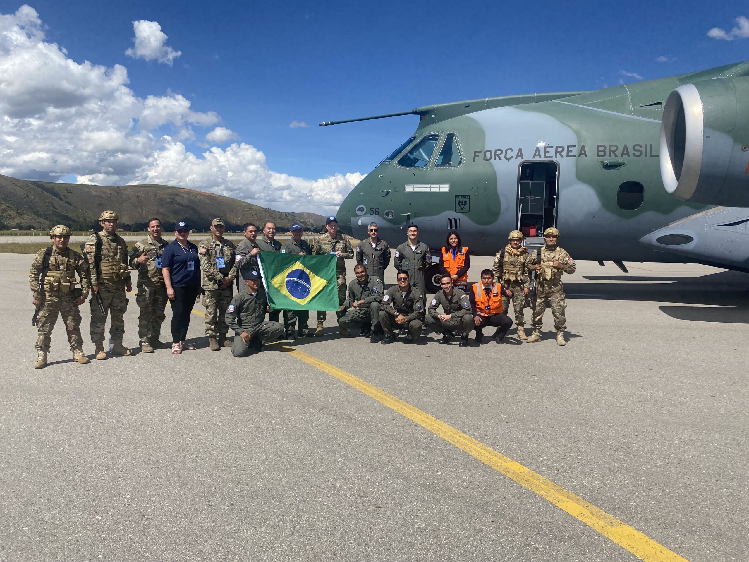 FAB mostra capacidade operacional do KC-390 na Cordilheira dos Andes