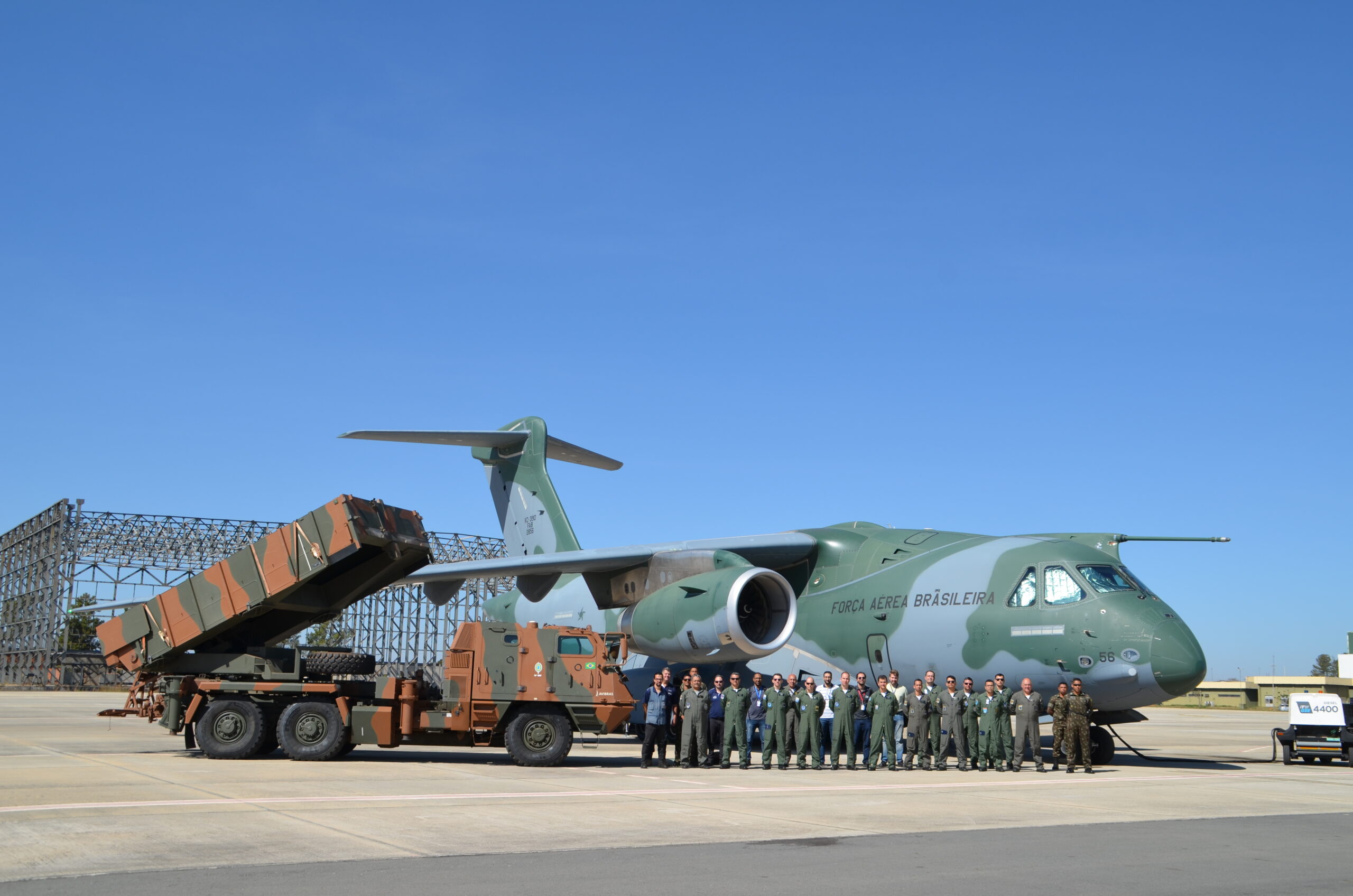 Astros e KC-390. Foto Força Aérea Brasileira