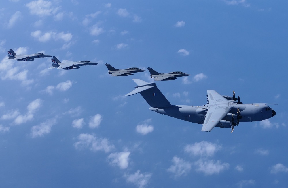 Aeronaves do Japão e da França em missão de treinamento. Foto: Armée de l'air e de l'espace