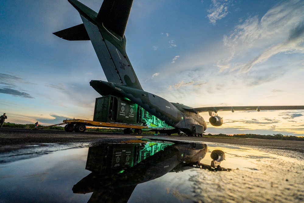 KC-390 transporta radar M200 Vigilante. Foto: Claudio Capucho - Embraer