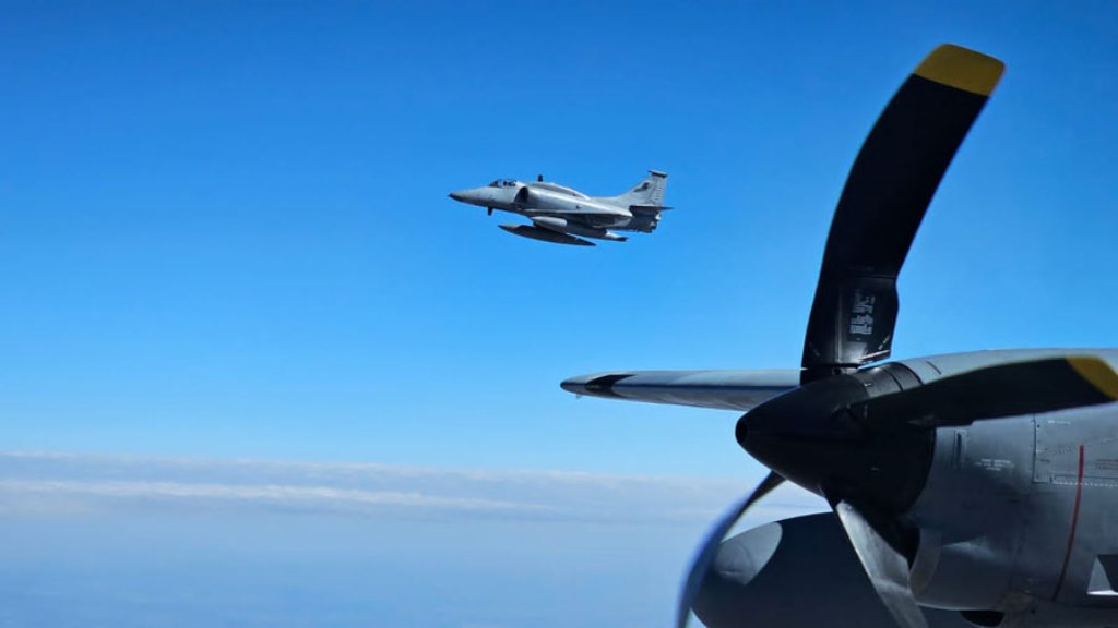 A-4AR Argentina com KC-130 do Peru. Foto: Fuerza Aérea Argentina