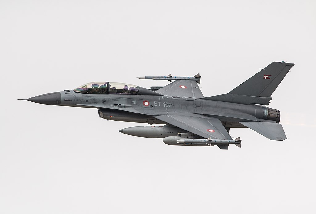 Caça F-16BM da Dinamarca. Foto: Steve Lynes