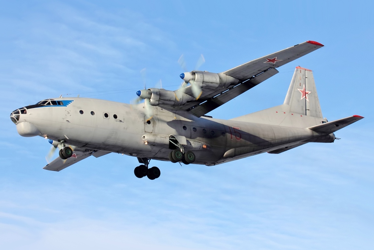 Antonov 12 da Rússia, semelhante aos operados pelo Sudão.  Foto: Igor Dvurekov