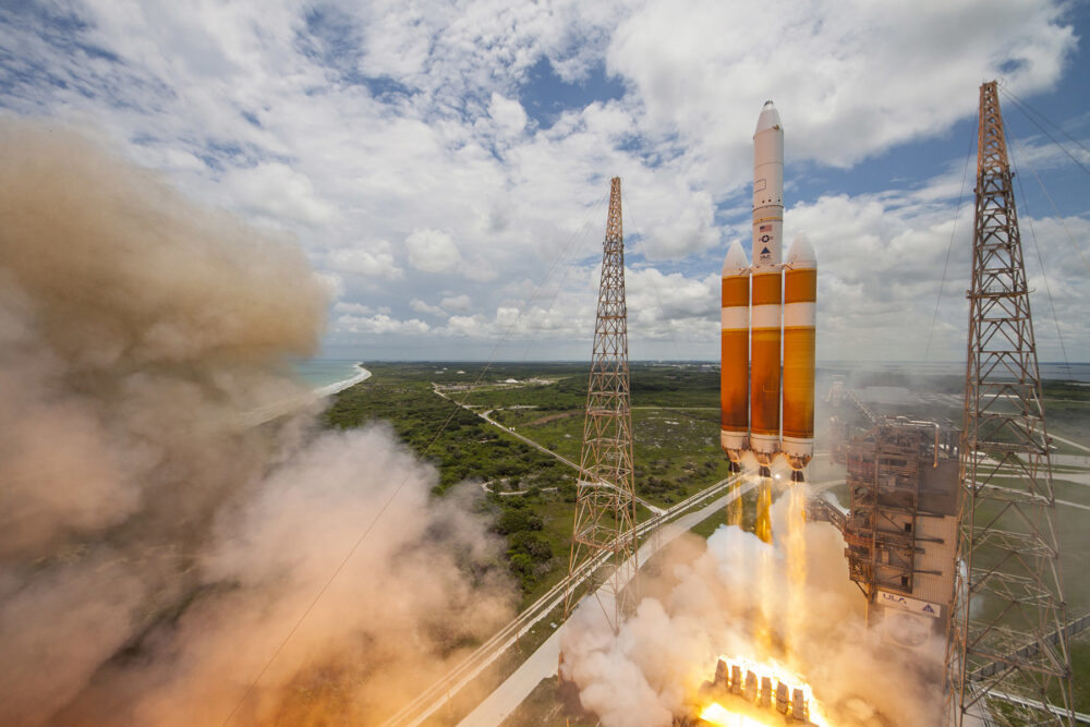 Lançamento de um Delta IV Heavy da Estação da Força Espacial de Cabo Canaveral