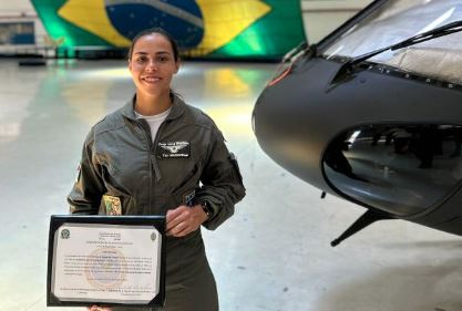 Aviadora conclui curso de pilotagem tática do Exército Brasileiro