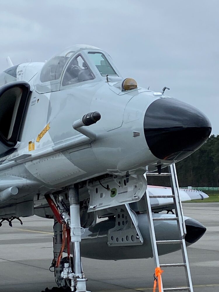 A-4 Skyhawk com IRST. Foto: Top Aces