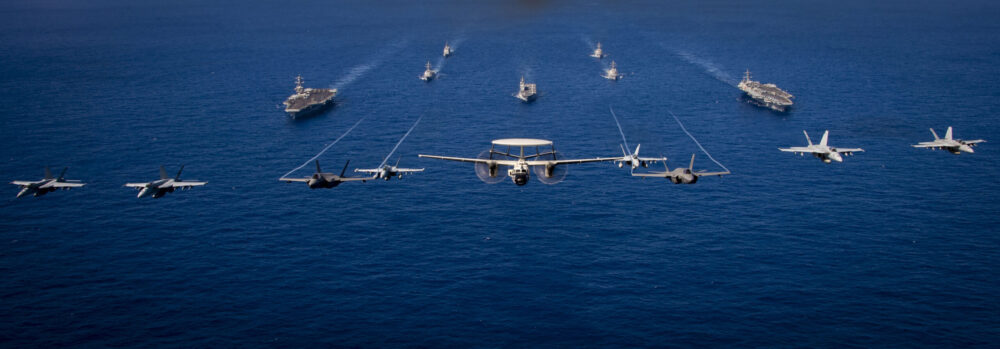 Demonstração de força no Mar das Filipinas. Foto: Terrin Hartman