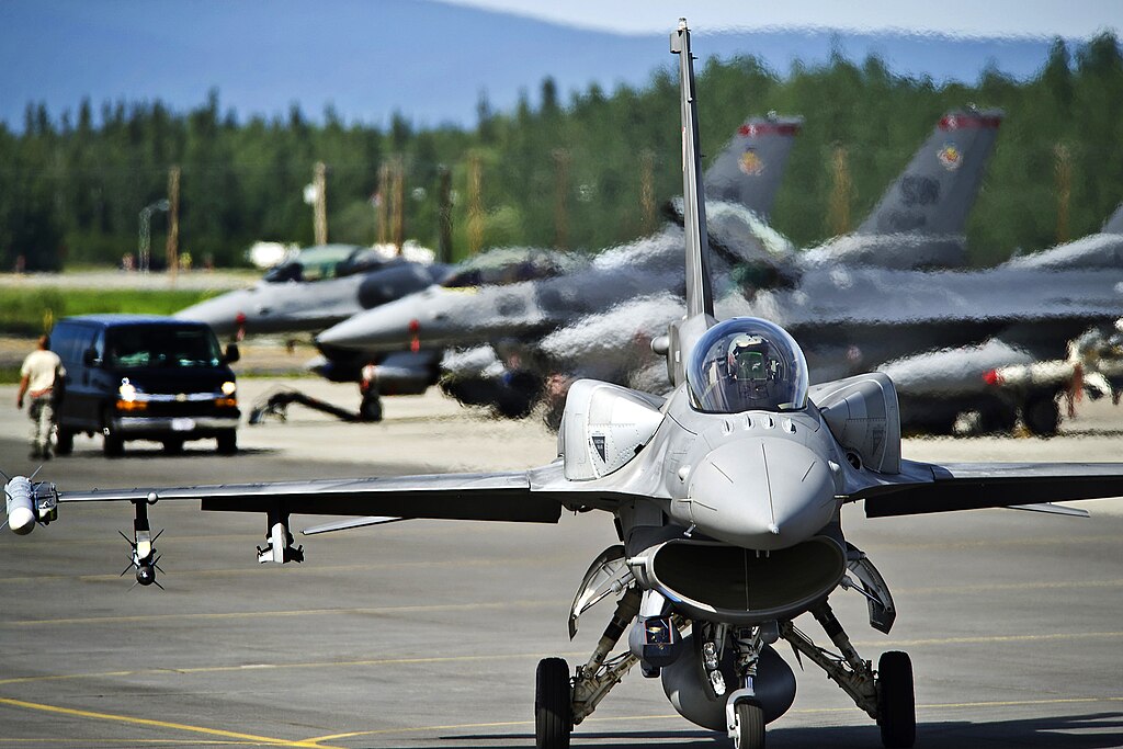 F-16C Fighting Falcon da Polônia durante a Red Flag-Alaska 12-2.  Foto: Michael R. Holzworth