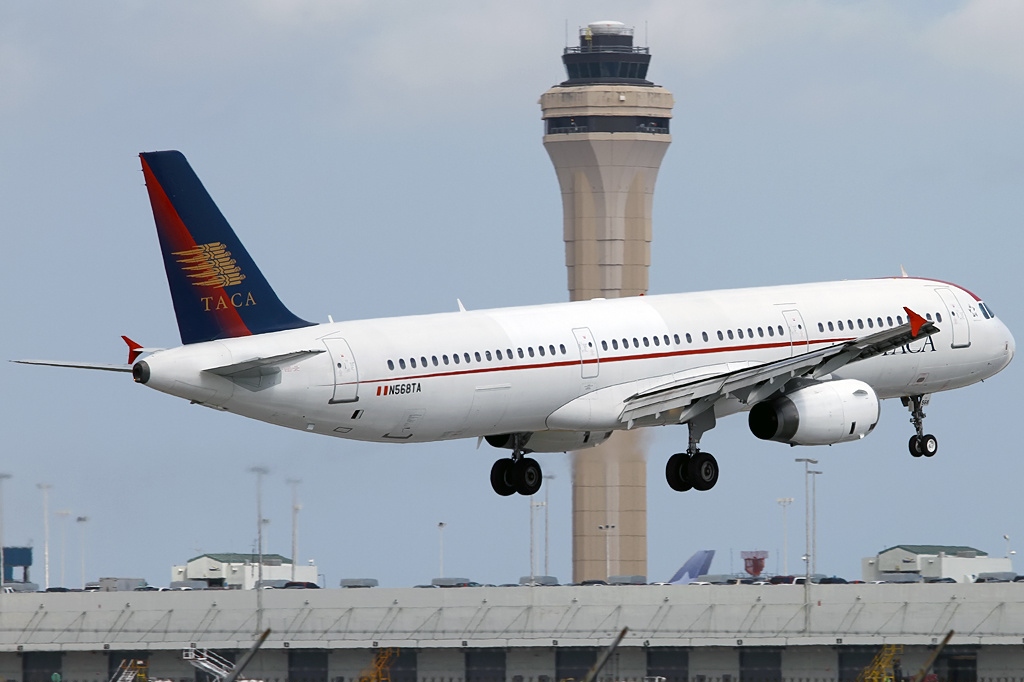Airbus A321 da TACA. Foto: Konstantin von Wedelstaedt