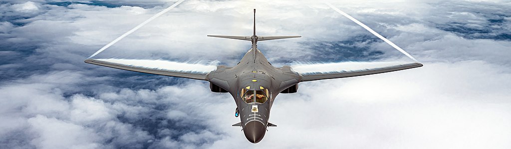 B-1B Lancer fotografado pela tripulação de um KC-135 Stratotanker no Oceano Pacifico, em 2022. Foto: Nicholas Priest
