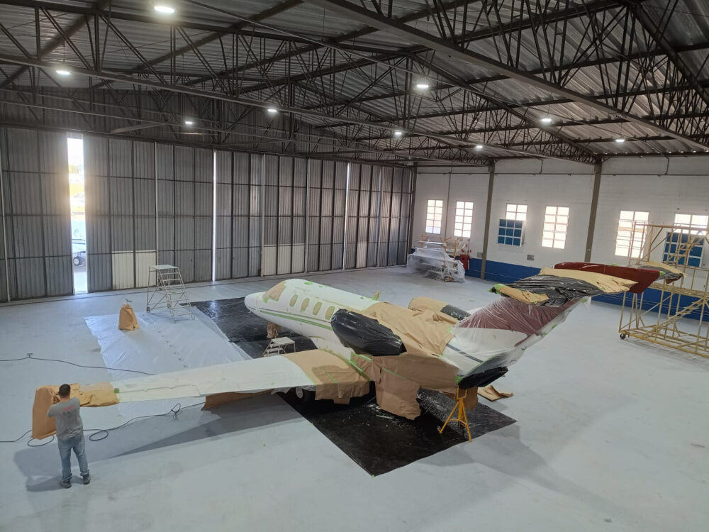 Aeroporto de Jundiaí ganha nova cabine de pintura de aeronaves