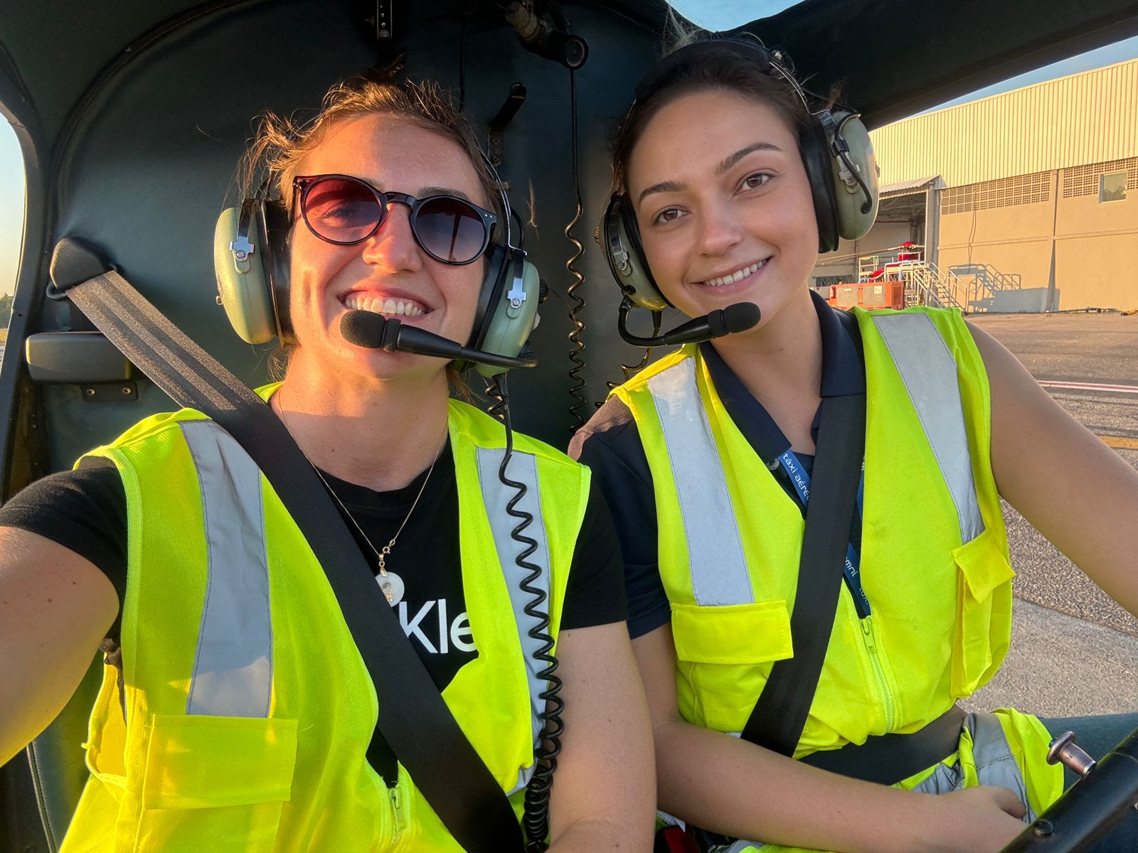 Omni Escola de Aviação Civil realiza seu primeiro voo de instrução com tripulação feminina