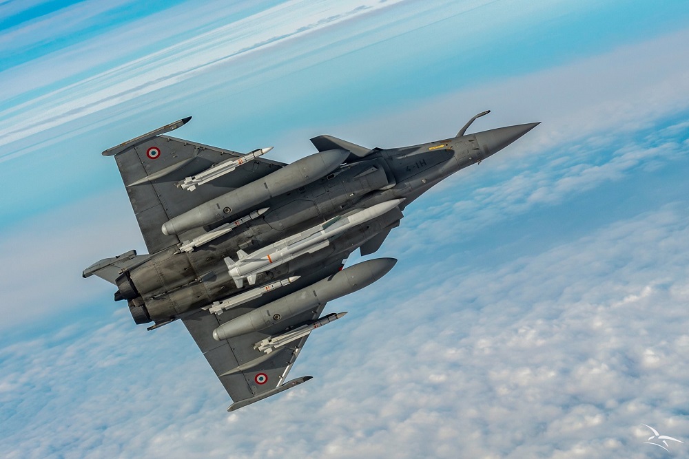 Rafale com míssil ASMPA. Foto: Armée de l'air et de l'espace